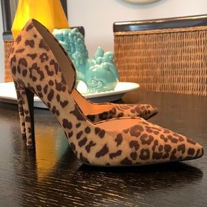 Leopard print pumps